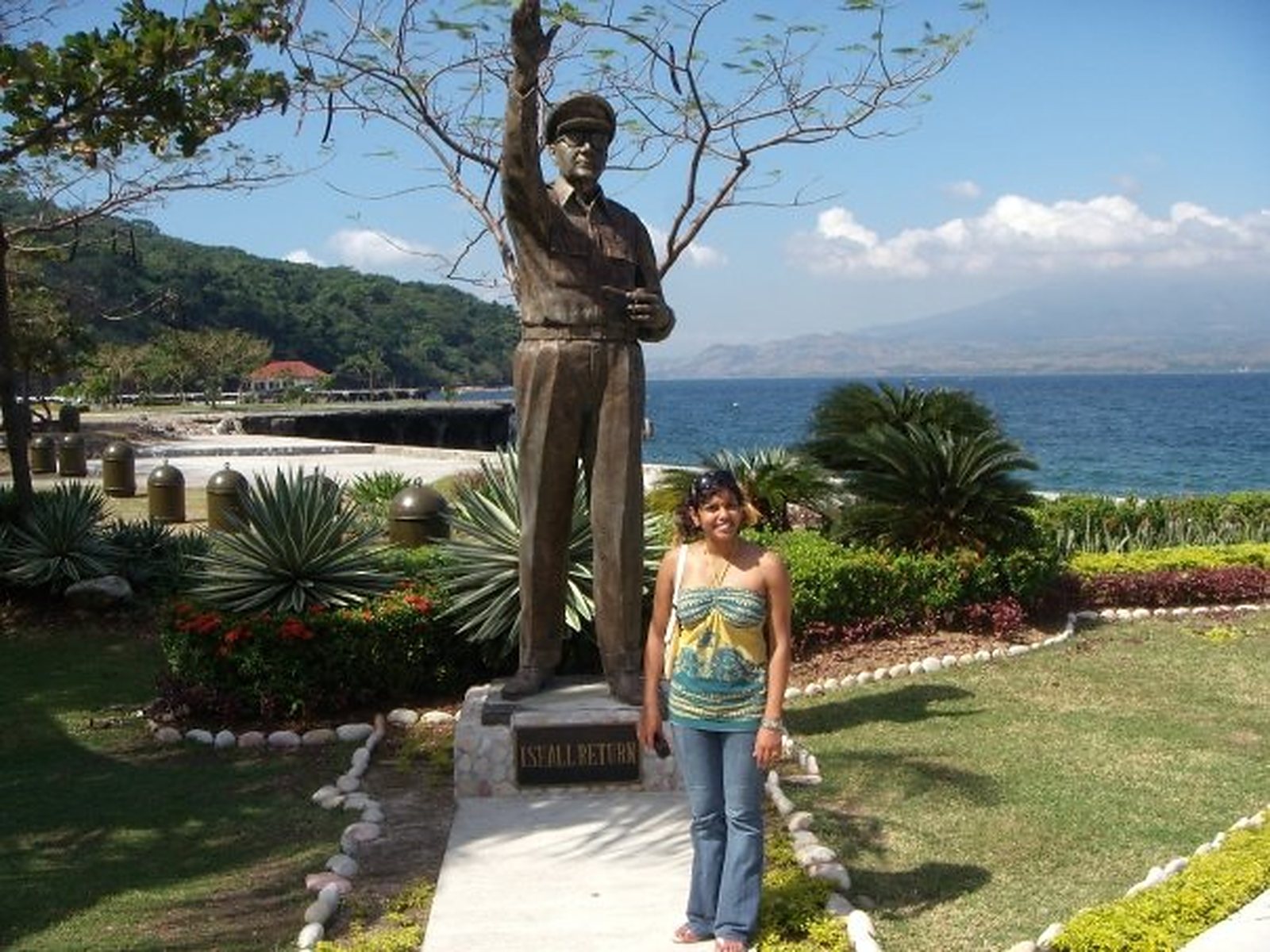 corredgidor island macarthur monument