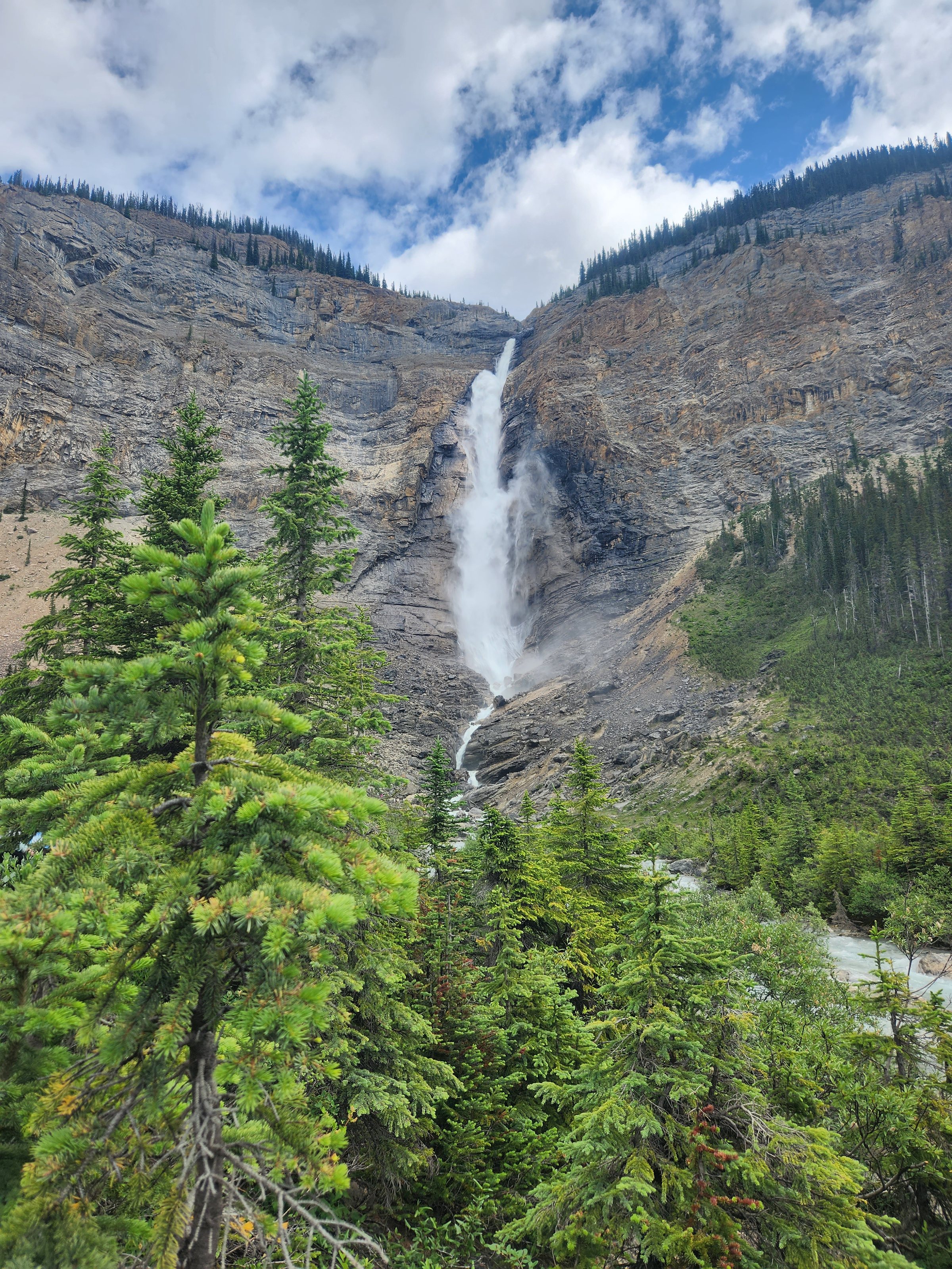 Takakkaw Falls in Yoho Banff Alberta 